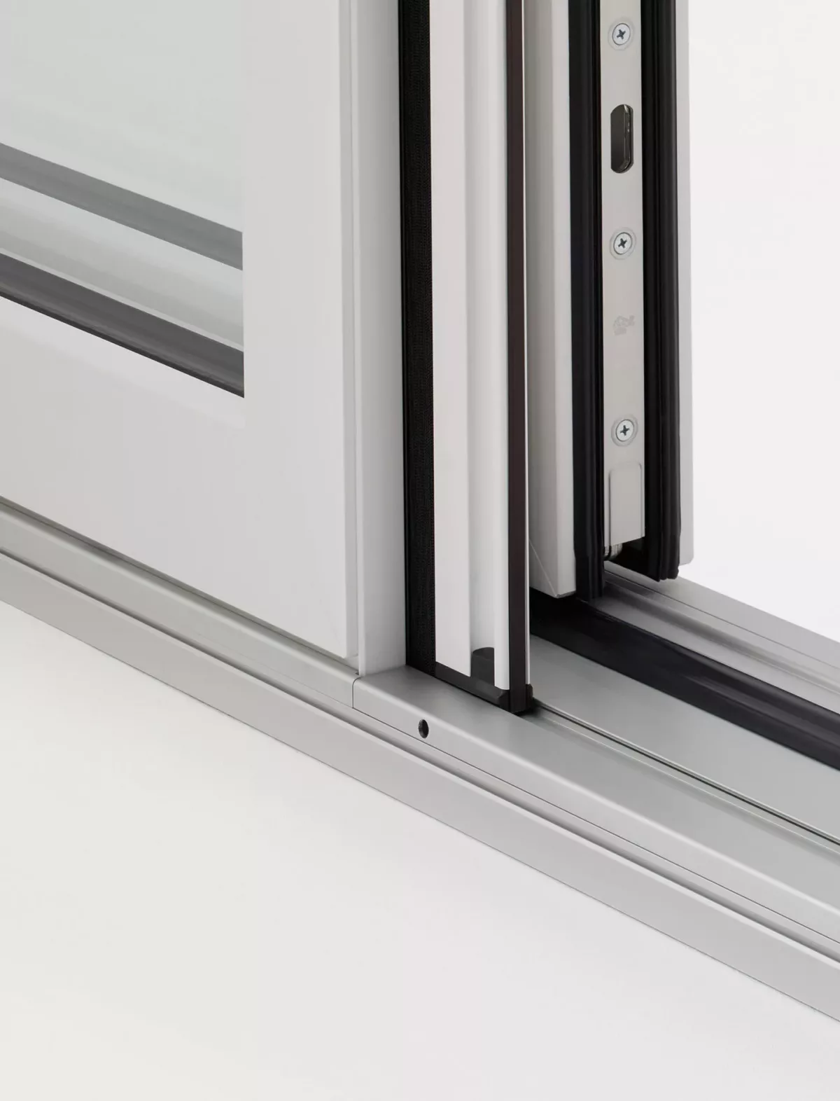 InScreen Insektenschutz in Schwellenkonstruktion und Festflügel integriert