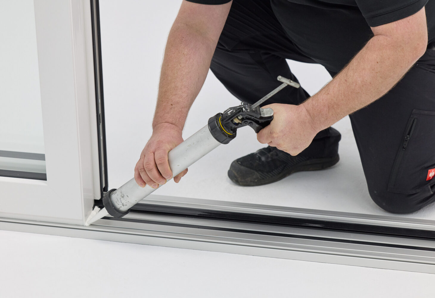 Abdichten der Hebeschiebetür beim Austausch der Schwellenabdeckung