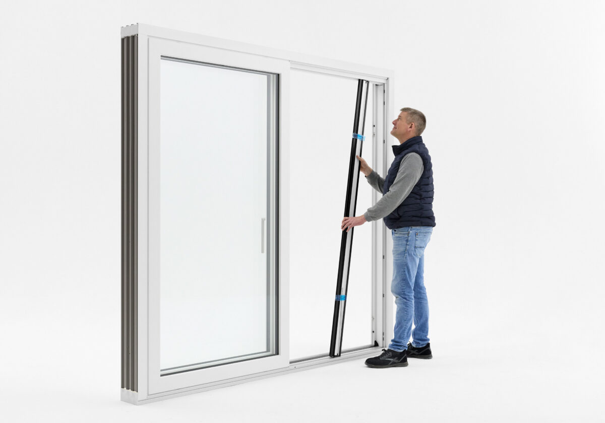 Schritt 1 der Montage des InScreen: Einsetzen der Plisseekassette